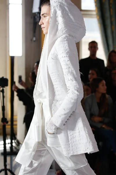 Look 19